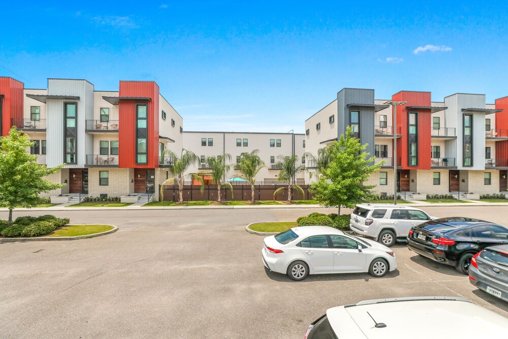 Bienville Townhouse in Mid City near FQ
