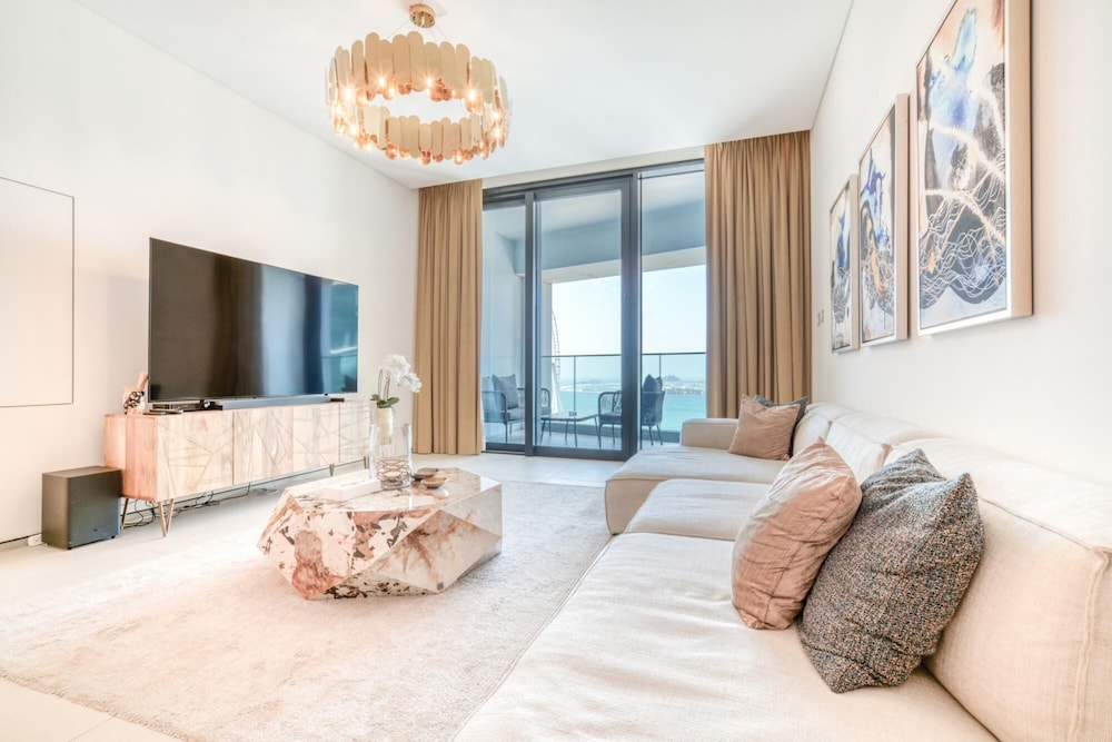Serene Beachfront Ain Dubai View at Address JBR