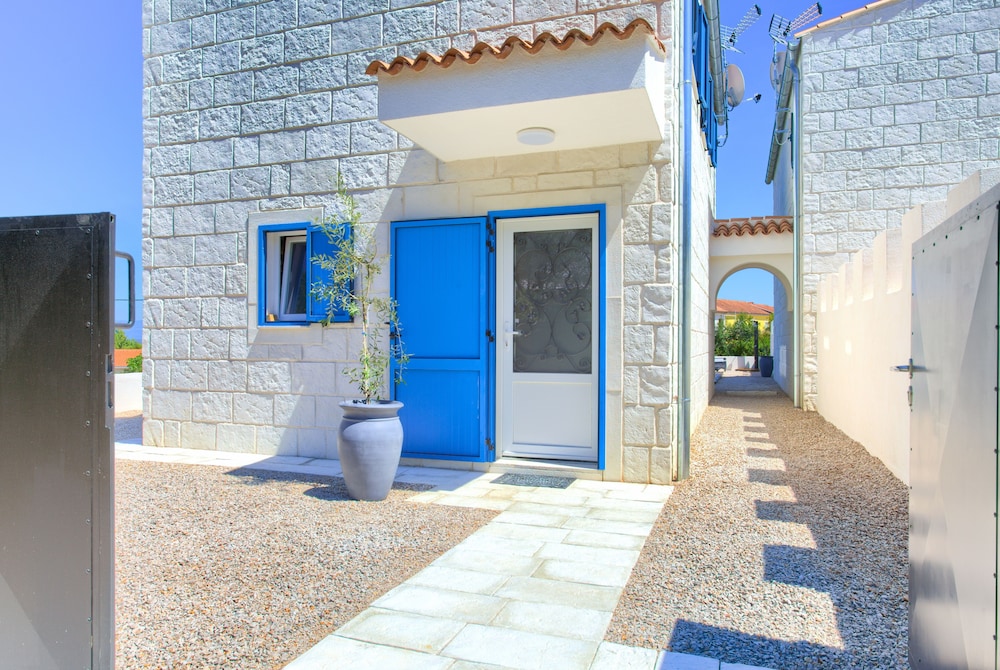 Hotel Pax House 1 - Image 1