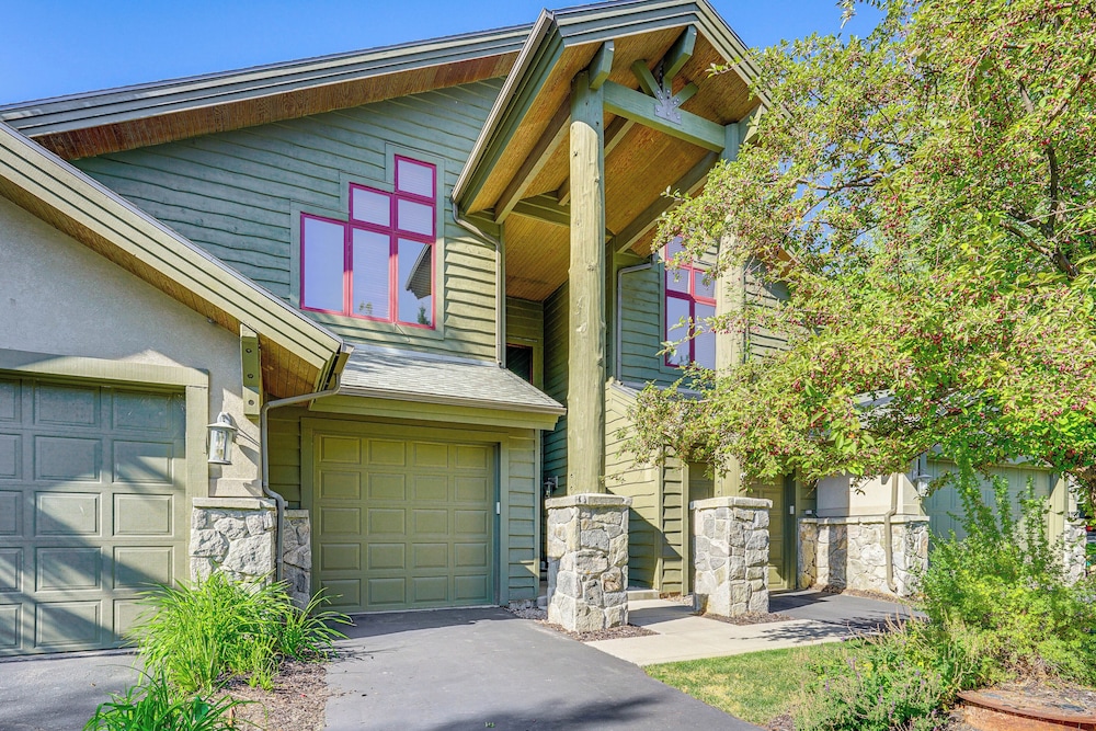Park City Vacation Rental w/ Hot Tub & Fire Pit! view 5