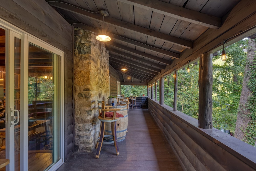 Riverwood Gatlinburg Pigeon Forge Cabin w River Views