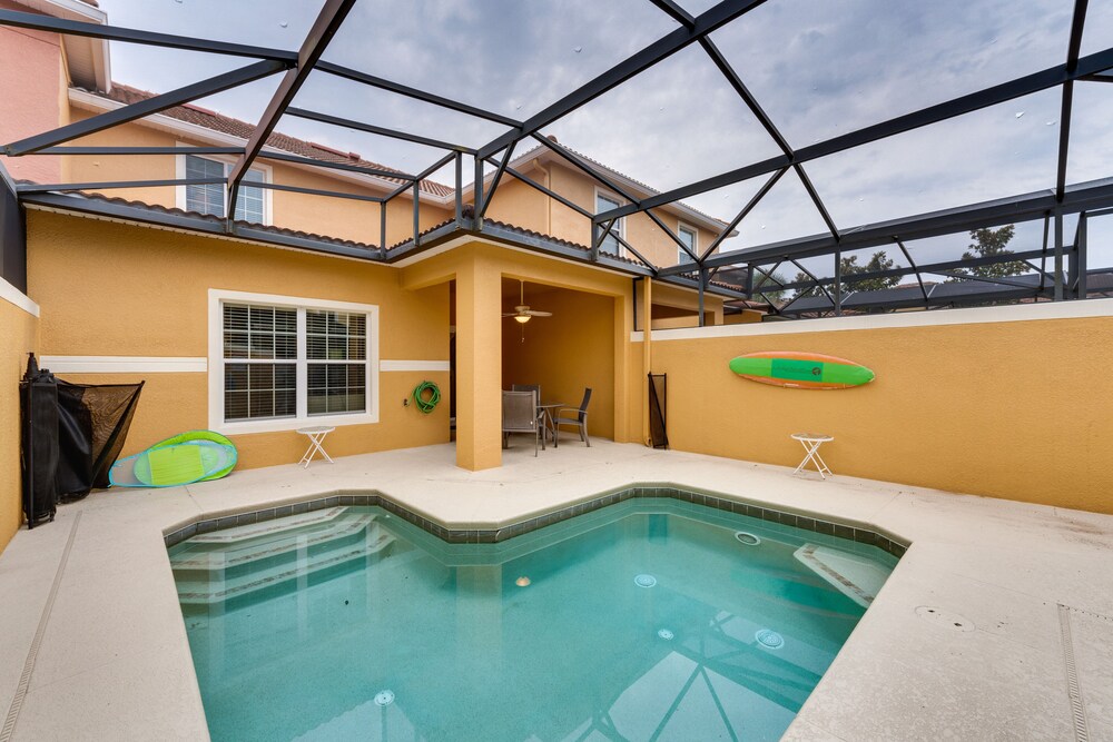 ~ 5 Mi to Disney Parks: Kissimmee Home w/ Pool!
