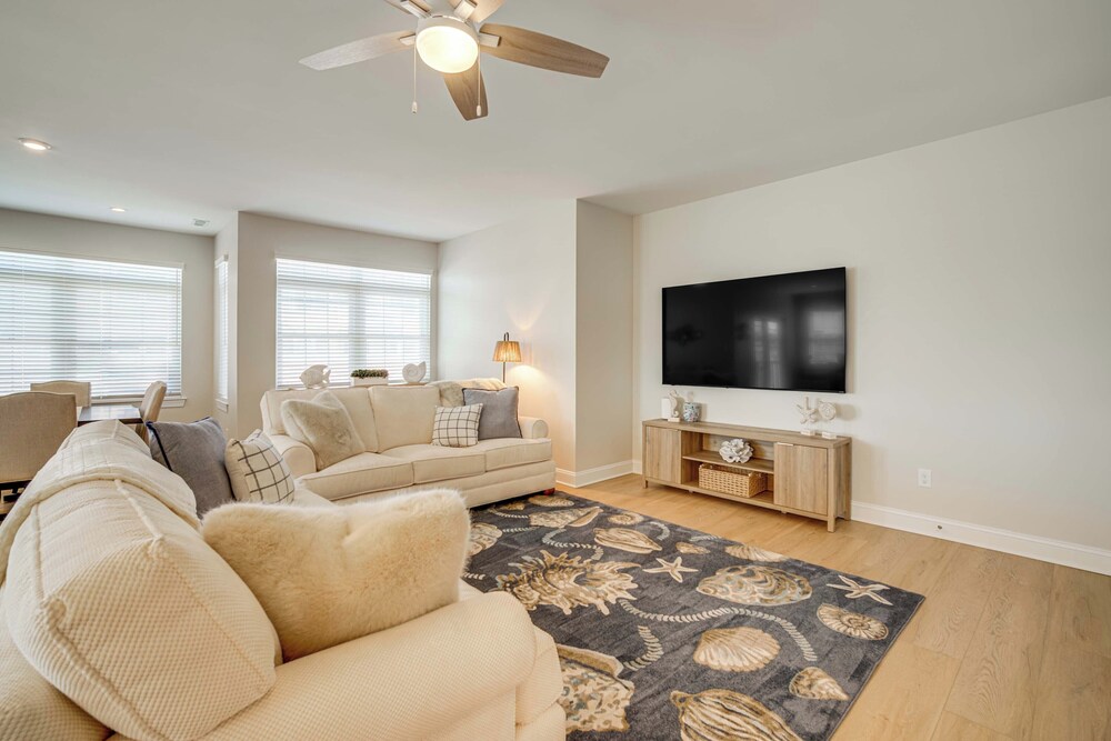 Walk to Beach: Spacious Condo in North Wildwood!