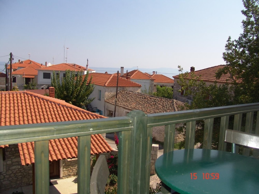 Nikos Apartments