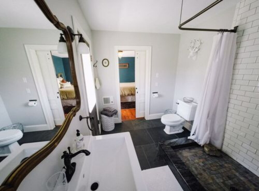 Burdett House Bed & Breakfast