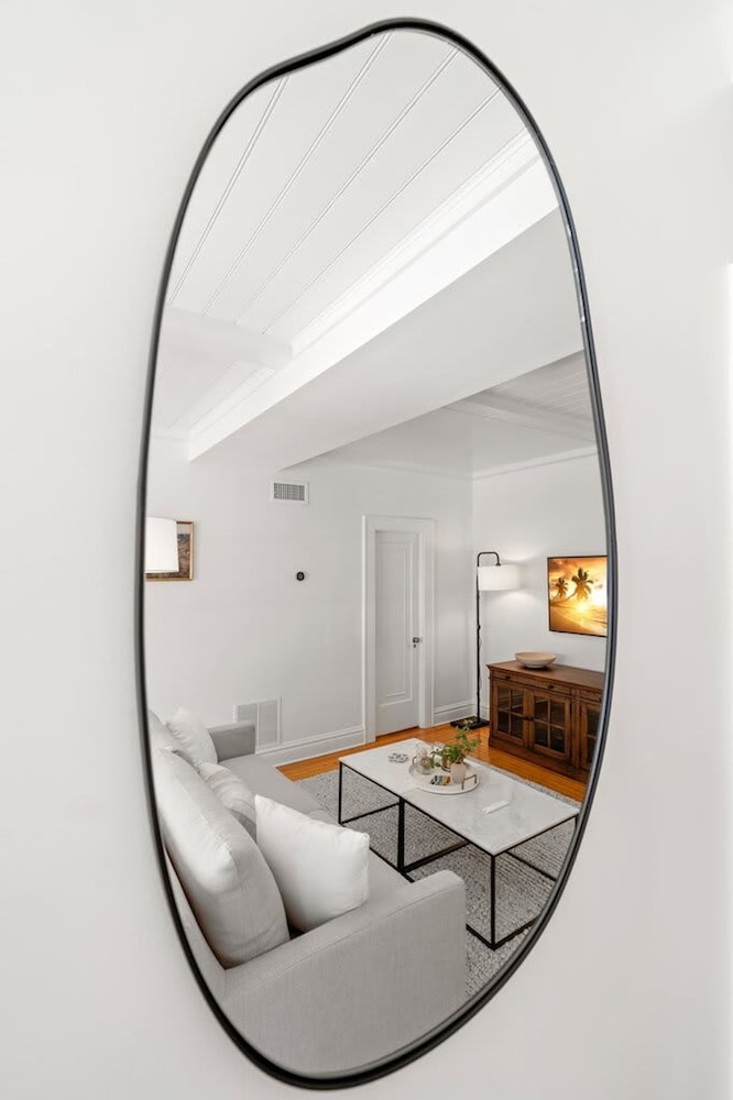 The Adaline 2 Beautiful Hyde Park 1BR Suite view 5