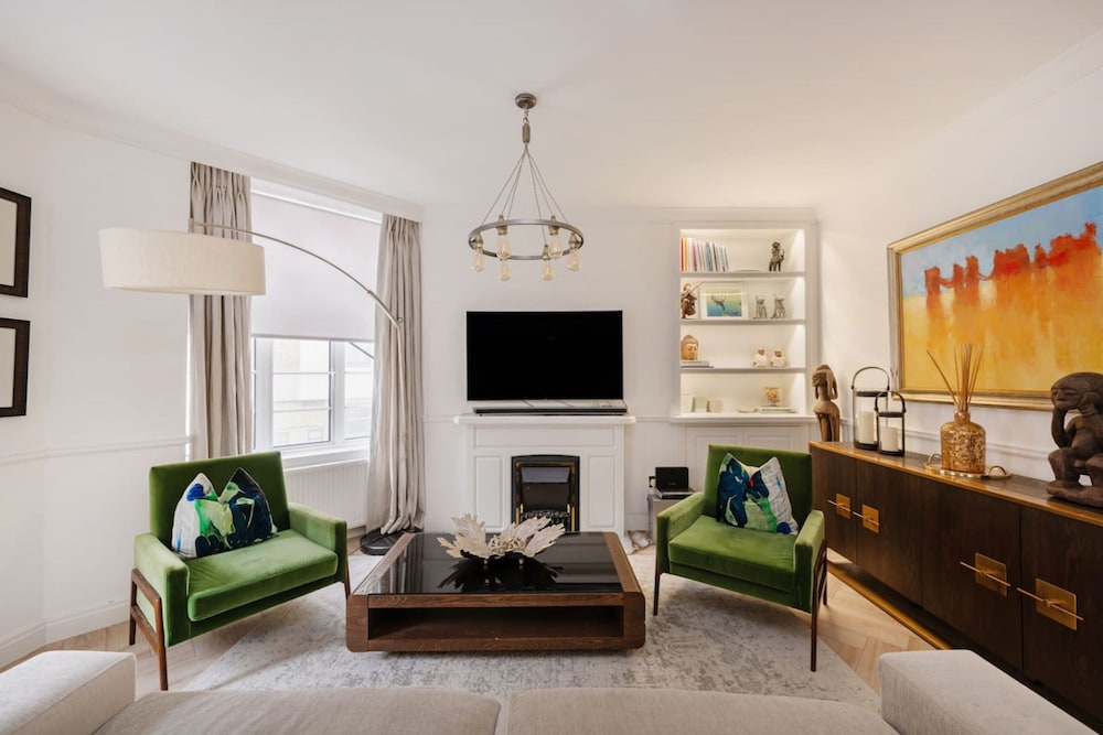 Luxury 3-bed Marylebone Home Security Elevator