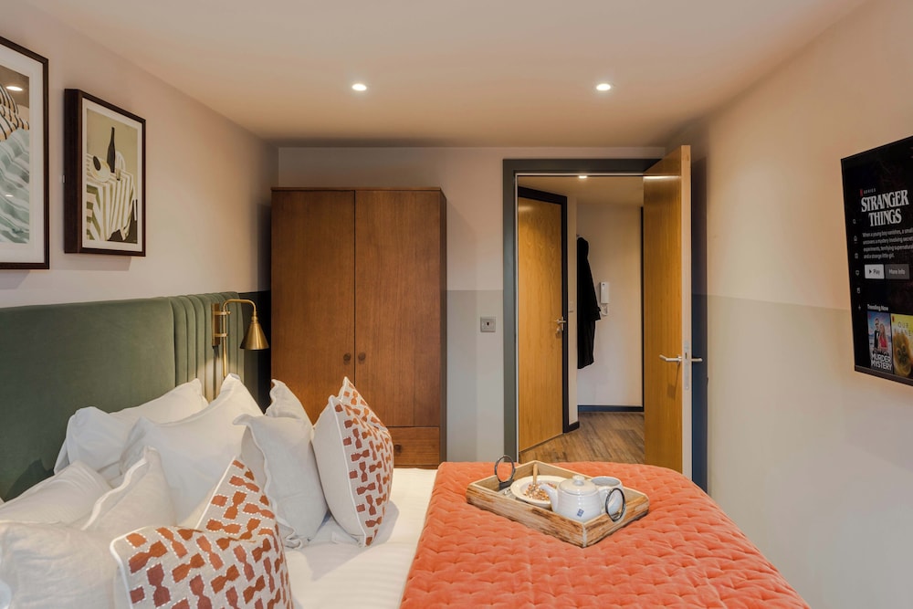 Waterside Living I Luxe Apartments
