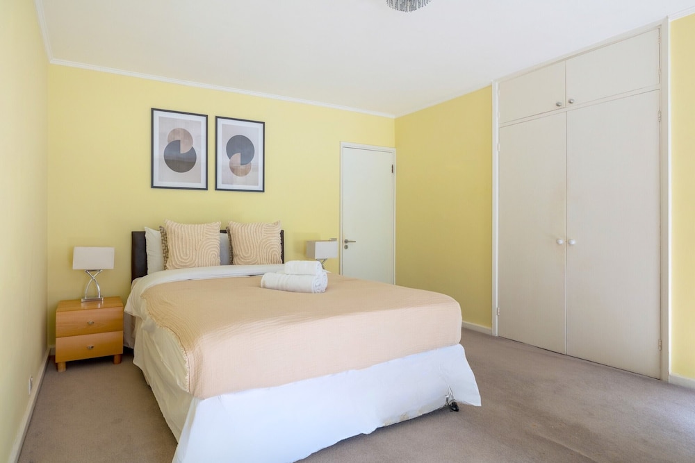 Elegant & Airy 2BR near Regents Park