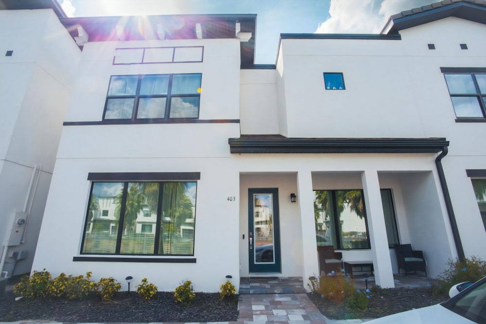 Townhome- 4Bd - Close To Parks Shops