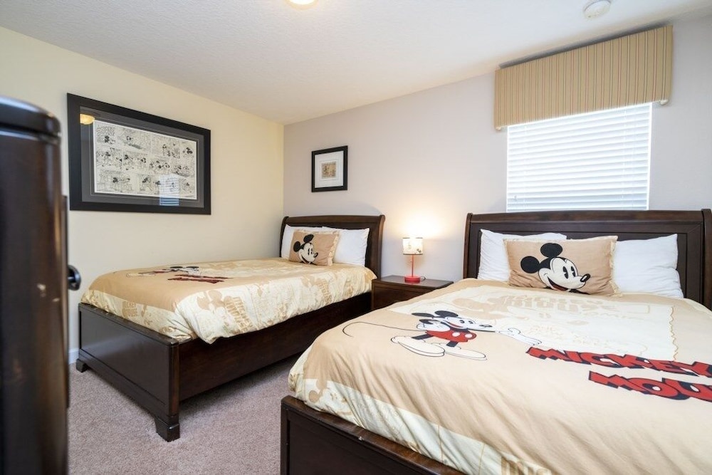 Family Pool Home Near Disney!! Modern Decor, Bbq ,resort W/ Tons Of Amenities! 6 Bedroom Home