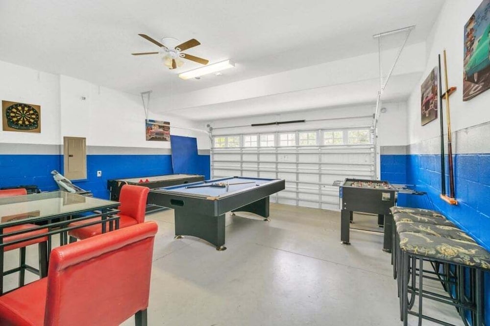 Incredible Pool Spa & Game Room Private Home! 6 Bedroom Villa