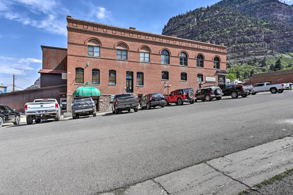 Updated Rustic-chic Condo on Ouray's Main Street! view 3