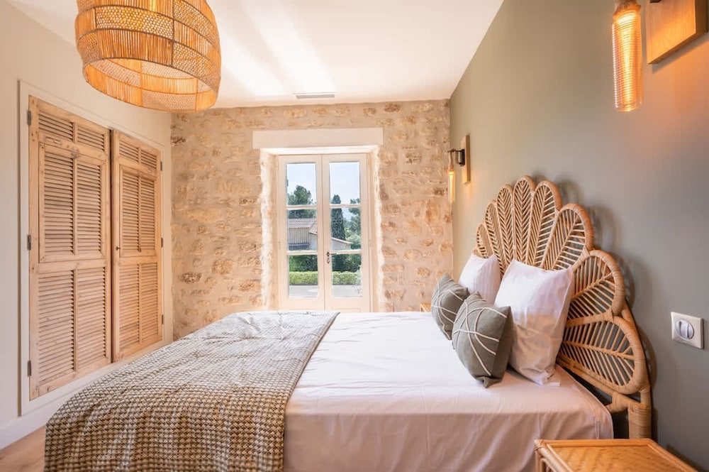 Villa Lou Panta Elegance and Comfort in the Heart of Saint-r My-de-provence