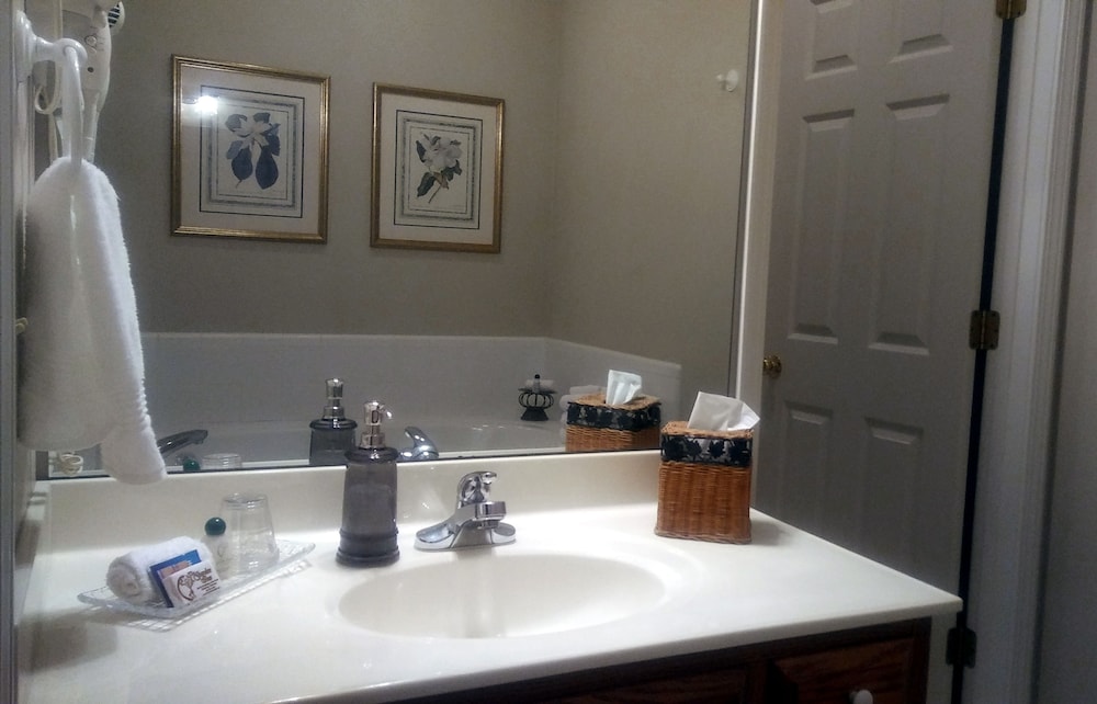 Monterey Vacations - Garden Inn Bed  Breakfast at Bee Rock - Property Image 40