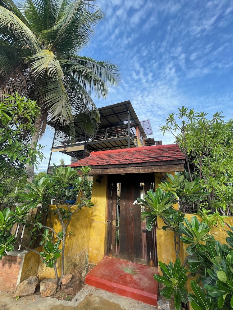 Golden Mango House
