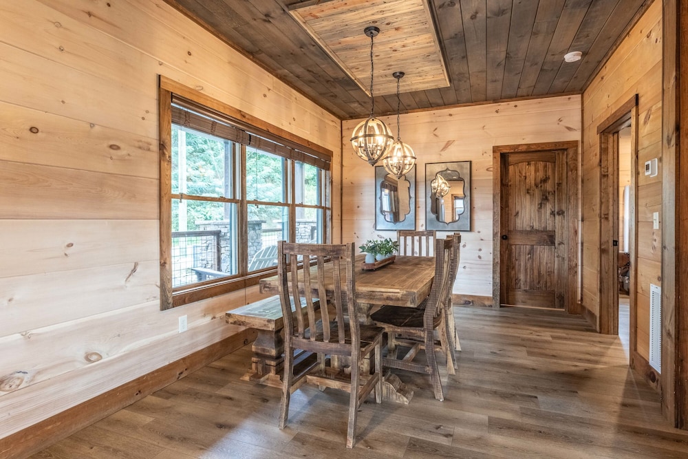 Raccoon Ridge Retreat - Gatlinburg Mountain Escape
