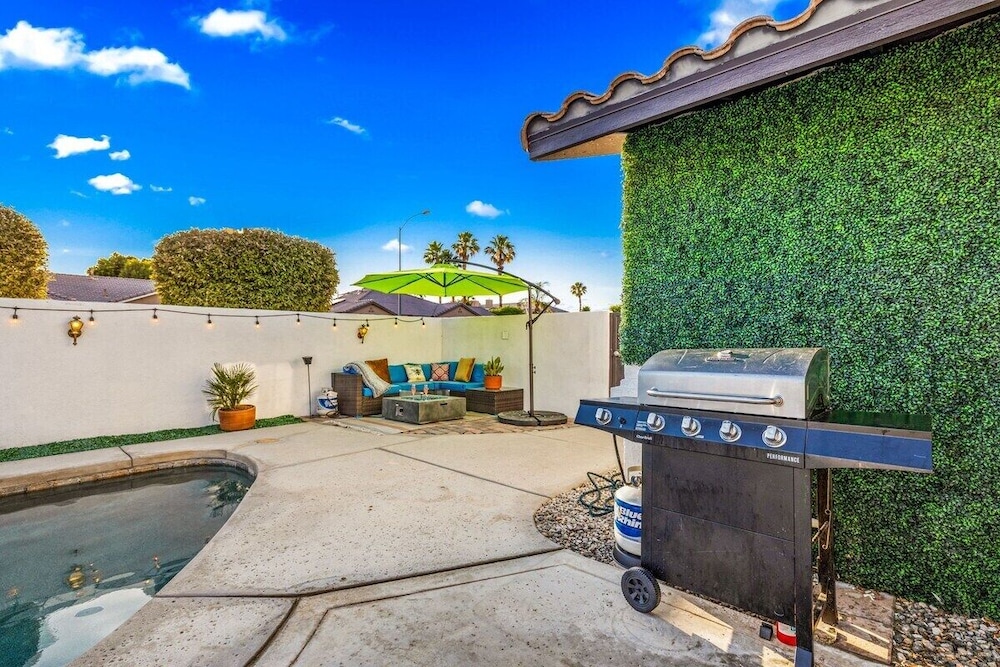 Desert Fun 4BR Retreat with Pool