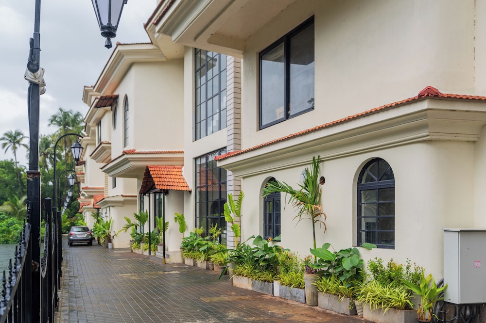 Water Edge by Akama Homes- 4Bhk Luxe