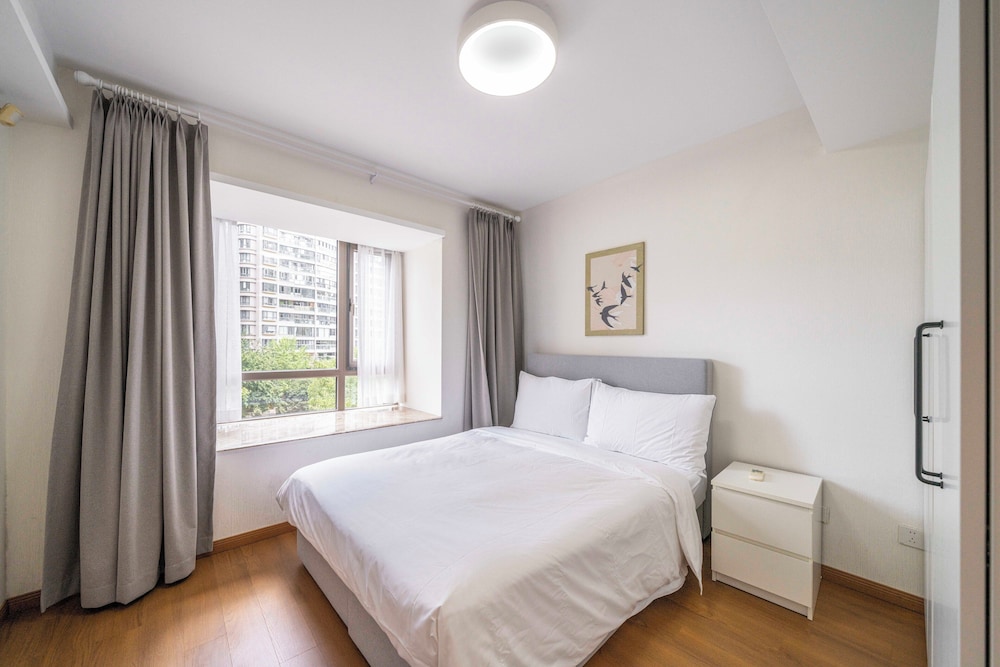 Tyms Morden 3BR 2BA APT Bella Vita