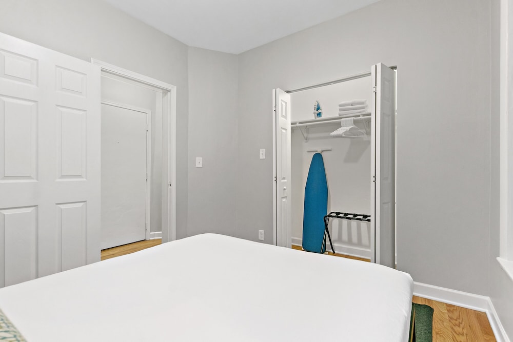 2BR Furnished Apartment in Boystown photo 3