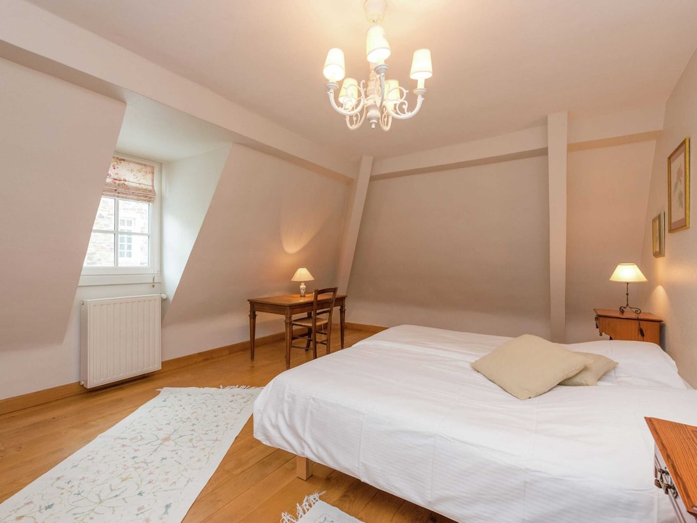 Le Hameau du Chateau - Elegance and Serenity view 3