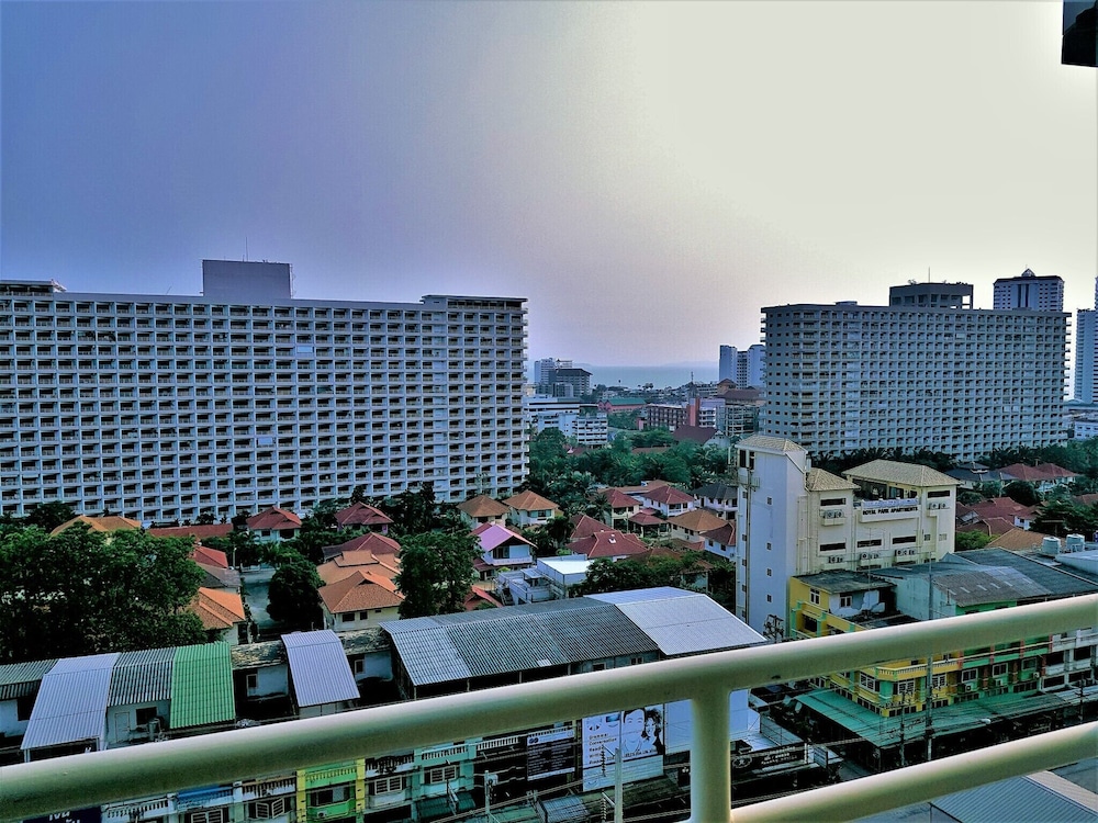 View Talay 1 - 11th Floor Studio Condo With Fantastic Views view 4