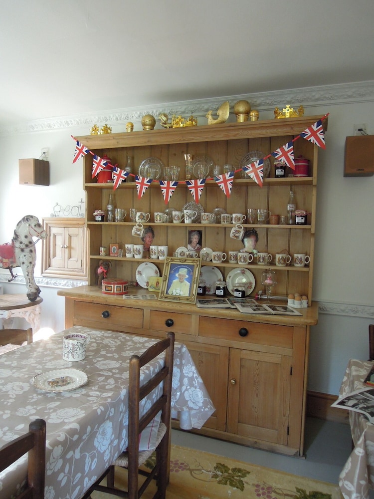 Fosse Farmhouse B&B and Holiday Cottages