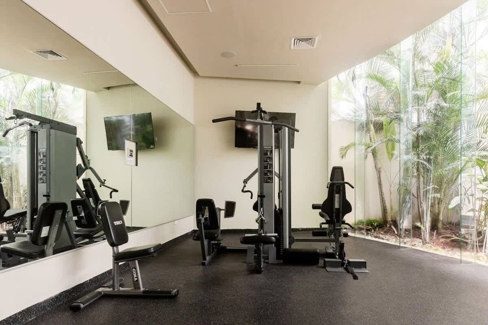 1 Br Steps From the Beach Roof w Ocean View