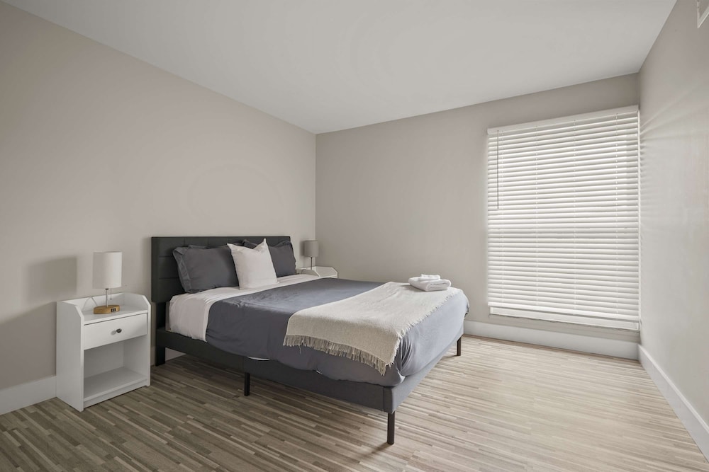 Relaxing 2BR 2BA Unit in the City