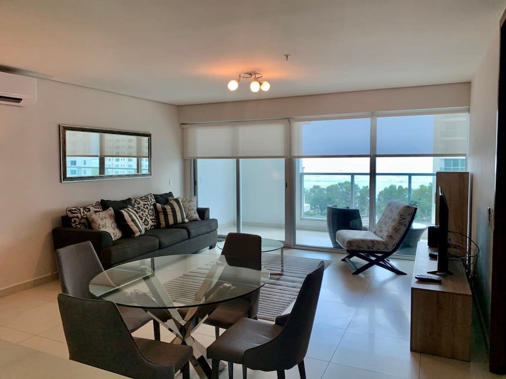 Silver View Park I 2 Bedroom Apt in Costa del Este