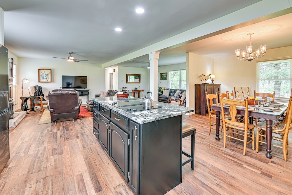 11 Mi to Danville: Family Home in Lancaster
