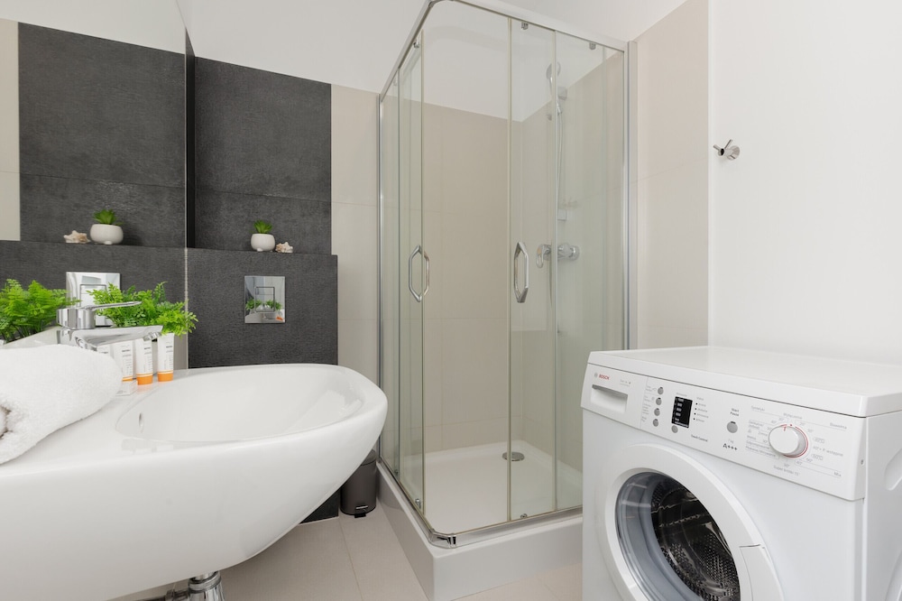 Triton Park Studio Warsaw by Renters view 2