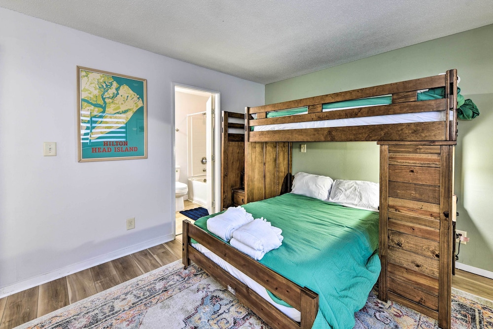 Pool Access + Pet Friendly: Condo in Hilton Head