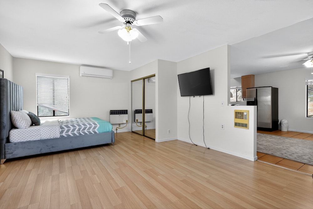 Spacious Mountain Getaway Game Room & Gazebo 5 Bedroom Villa