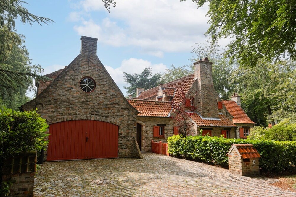 Authentic Villa Amore Located Near Bruges