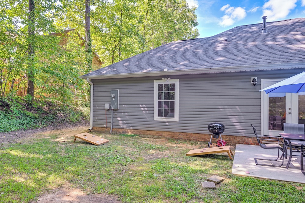 Easy Uptown Access: Charlotte Gem w/ Peaceful Yard