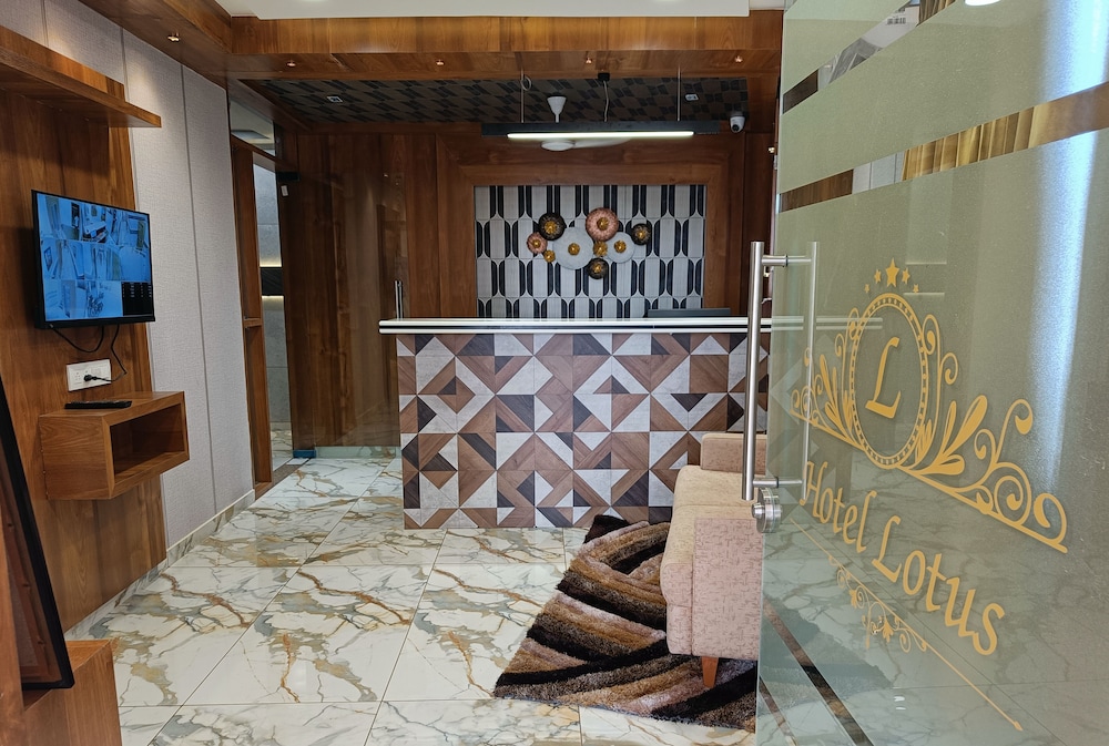 Lobby & Reception