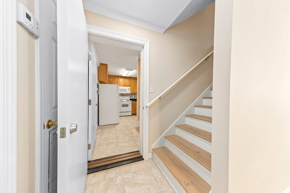 Beach Views, Parking, Convenience, Pets Ok! view 5
