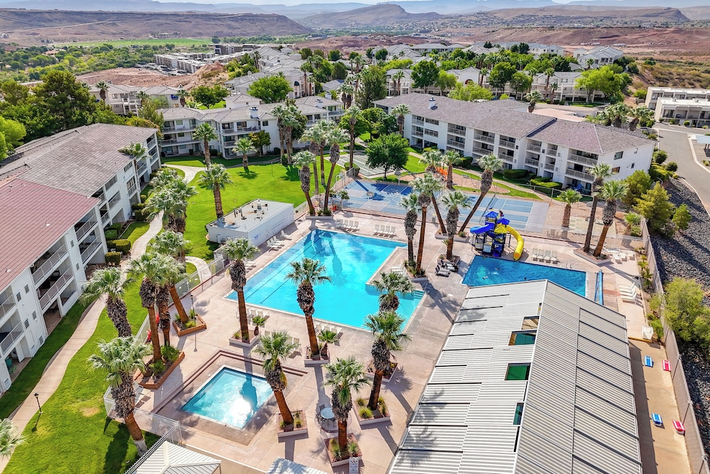 Golf Getaway 5 Mi to Dtwn: Las Palmas Resort Condo