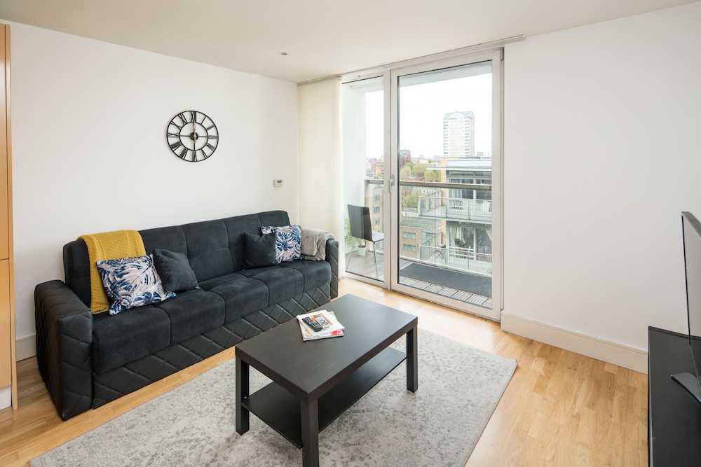 Immaculate 1-bed 1-bath Apartment in London Area