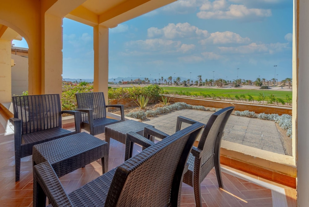 Vesta - Luxury APT III - 2BR - Golf view 4