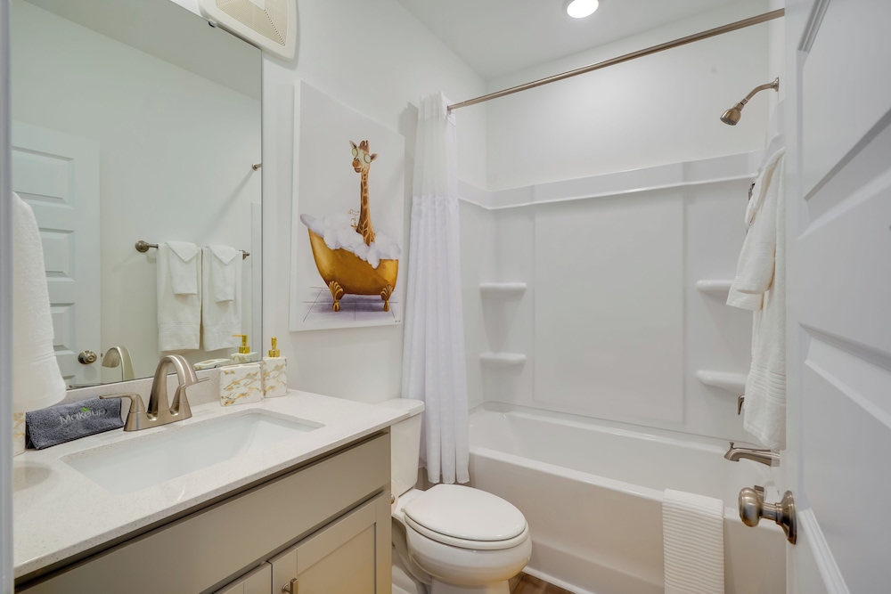 Modern Downtown Apt w/ Balcony in Wake Forest!
