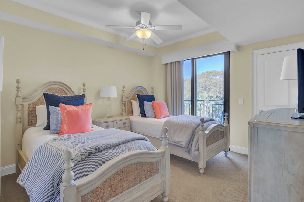 Oceanfront w/ Pool + Beach Access & Balcony View 312 B Shipwatch by Avantstay