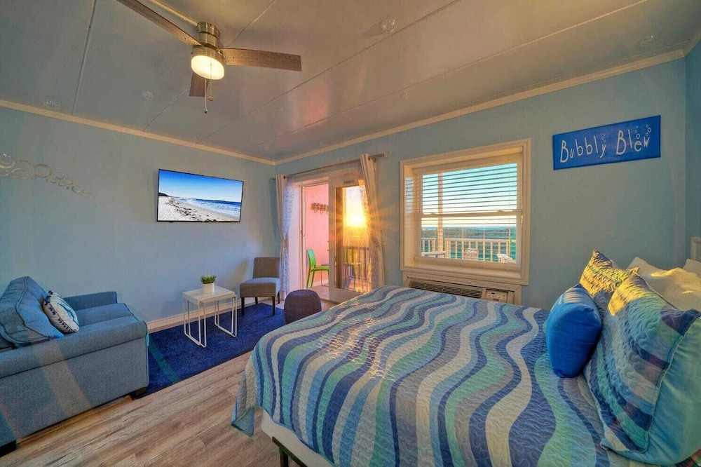 2 Condos in Beachfront Complex Pool, Pickleball+tennis Court, Beach Boardwalk