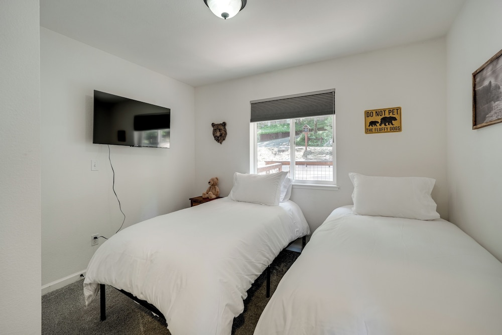 Walk to Dtwn: Charming Family Cabin in Twain Harte