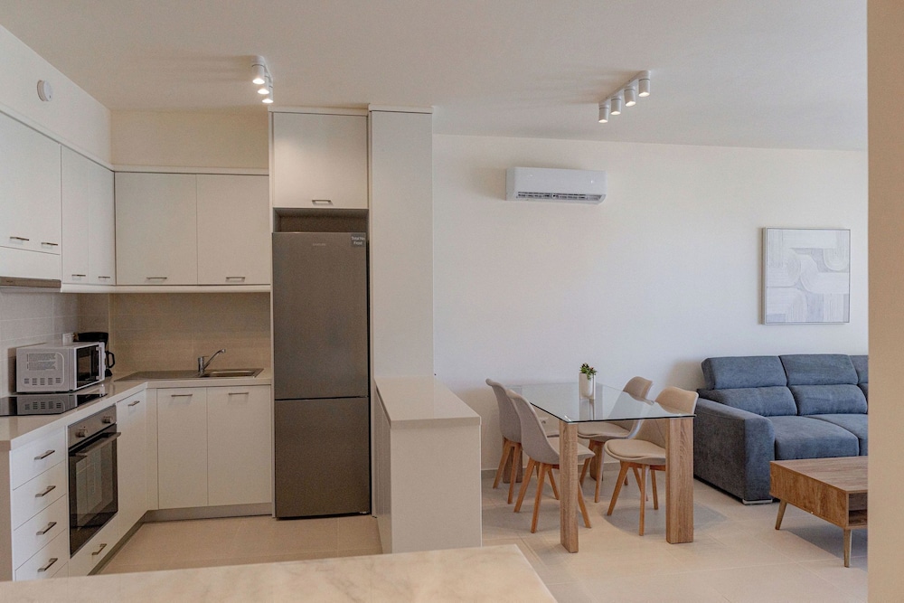 Phaedrus Living: Seaside Thalassa Cretan D101