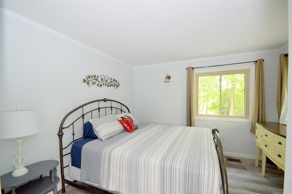 Black Bear Cabin - The Mountain Retreat!