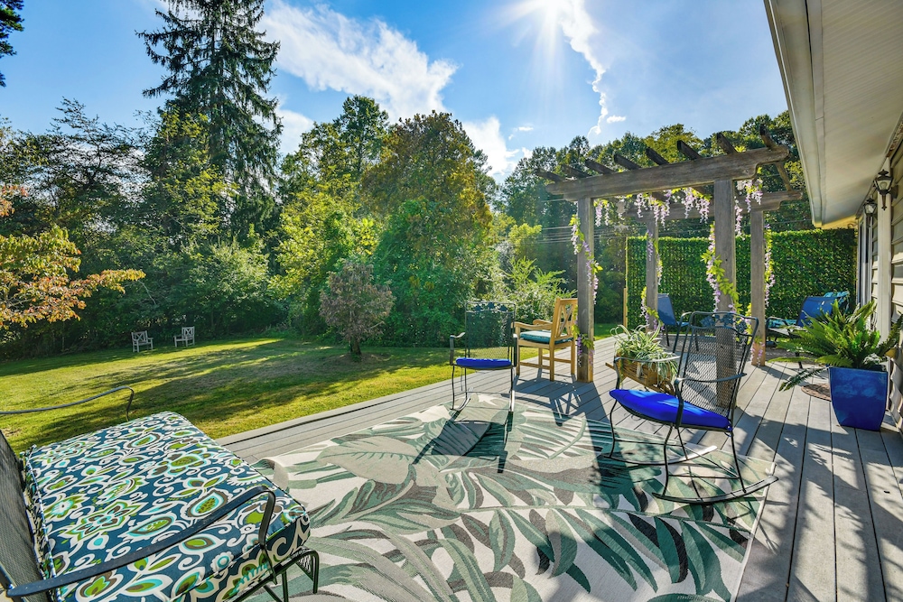 Mtn Views, Deck, Porches & Patio: Asheville Escape