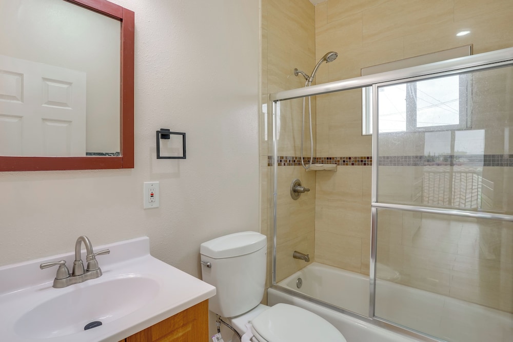 Explore the OC Coast! Midway City Home w/ Yard